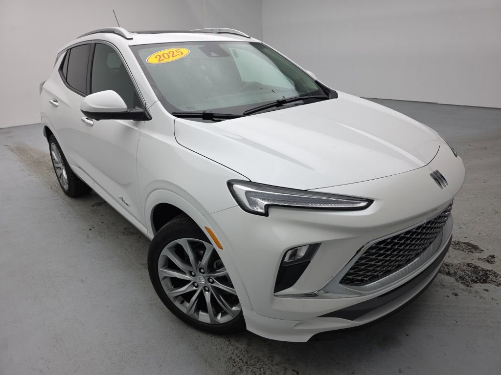 Used 2025 Buick Encore GX Avenir w/ Avenir Technology Package AWD/4WD image 4