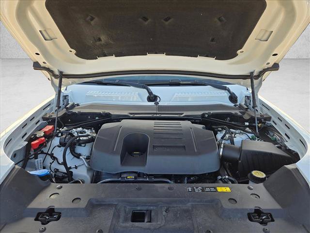 Used 2025 Land Rover Defender 110 X-Dynamic SE AWD/4WD image 23