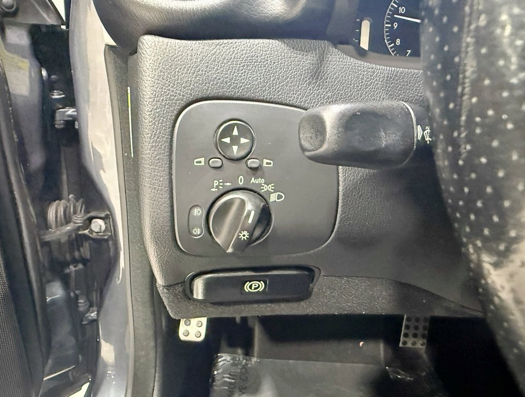 Used 2009 Mercedes-Benz CLK 350 Coupe image 14