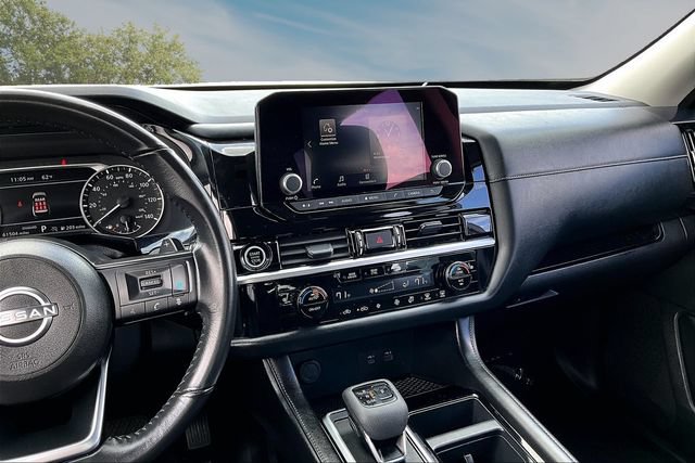Certified 2024 Nissan Pathfinder SV FWD image 9