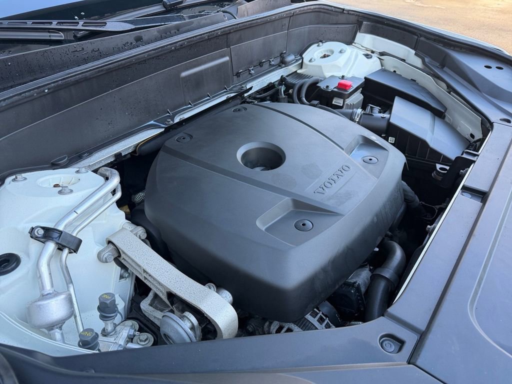 Used 2021 Volvo XC90 T5 Momentum image 32