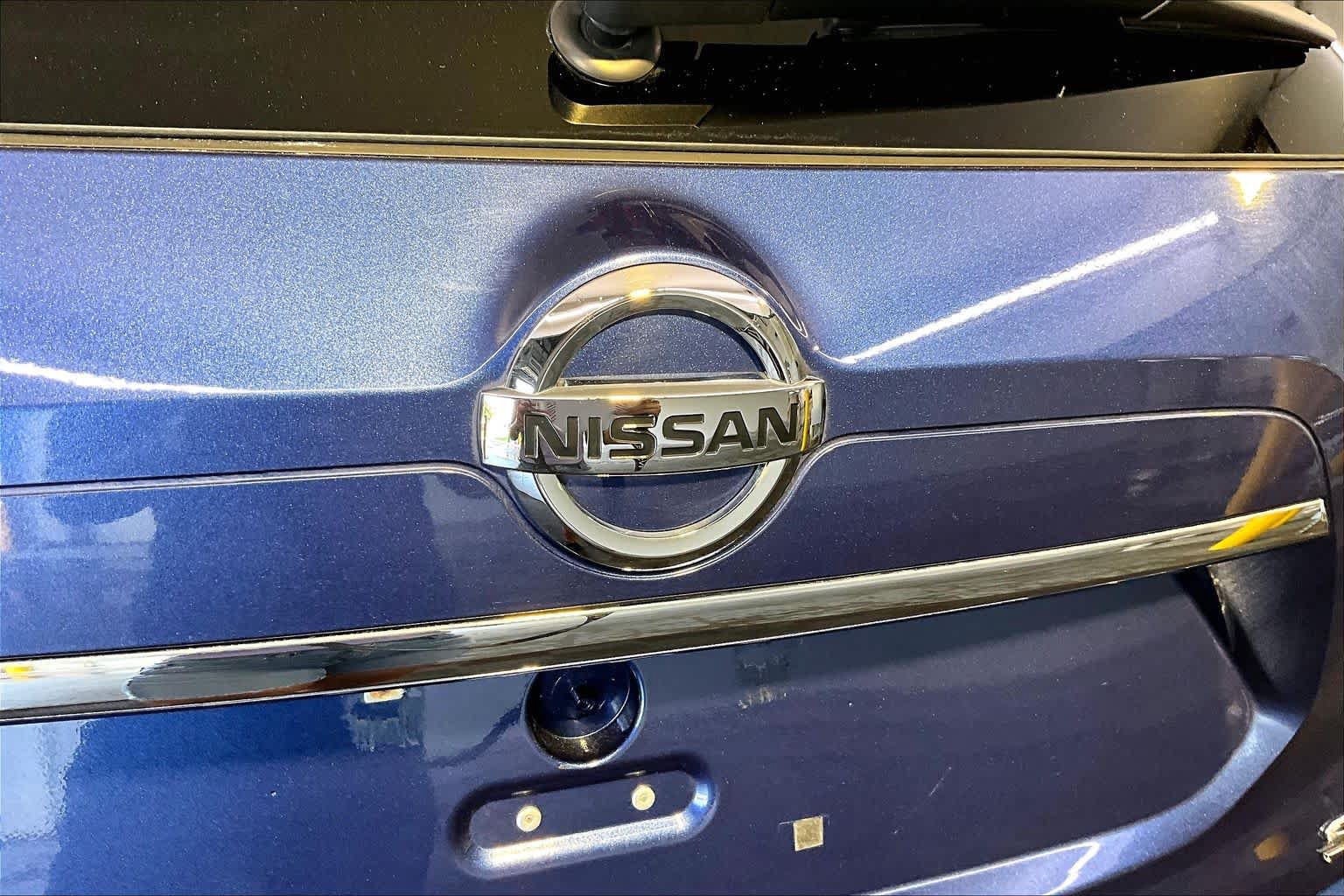 Used 2018 Nissan Rogue SV w/ Sun & Sound Touring Package AWD/4WD image 33