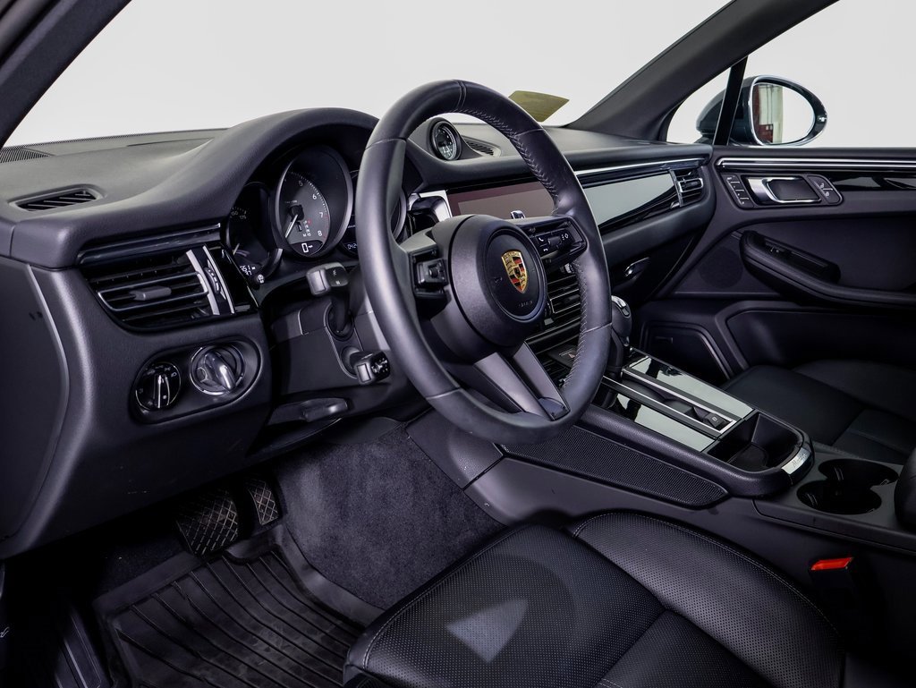 New 2025 Porsche Macan S image 4
