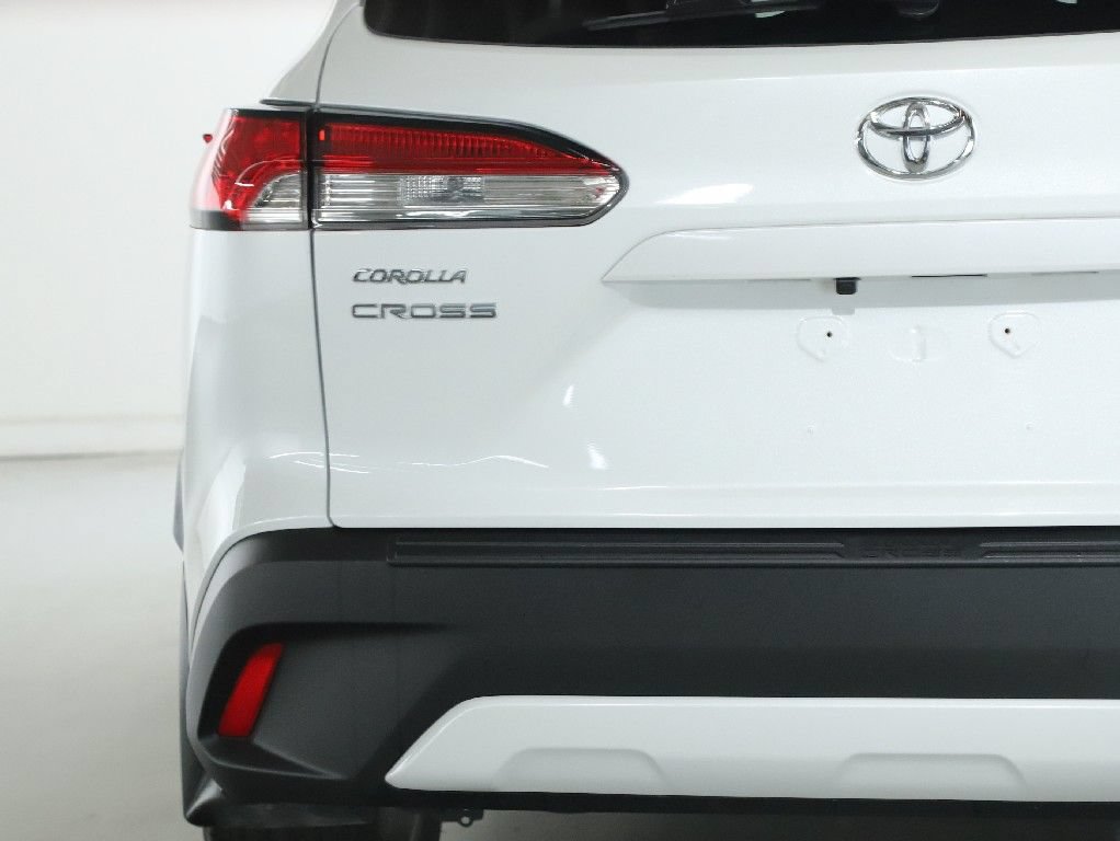 Used 2024 Toyota Corolla Cross LE FWD image 41