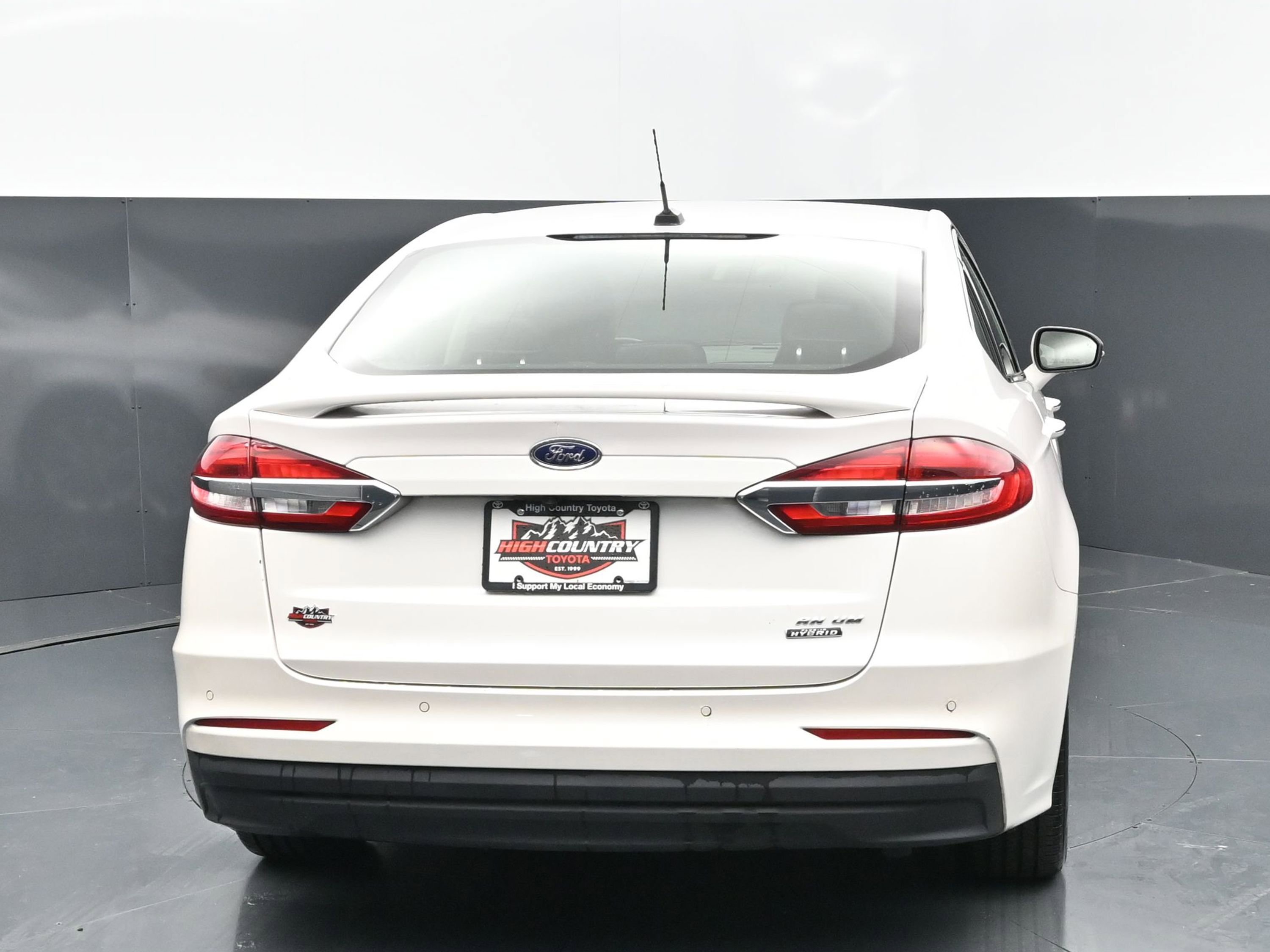 Used 2020 Ford Fusion Energi Titanium FWD image 5