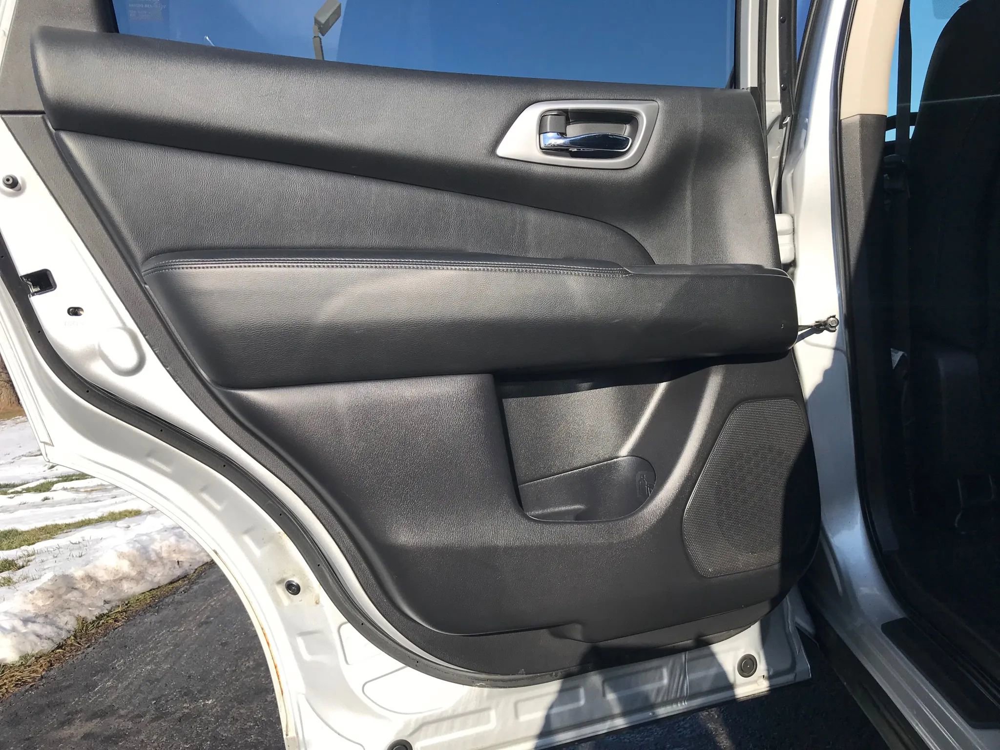 Used 2020 Nissan Pathfinder S image 32