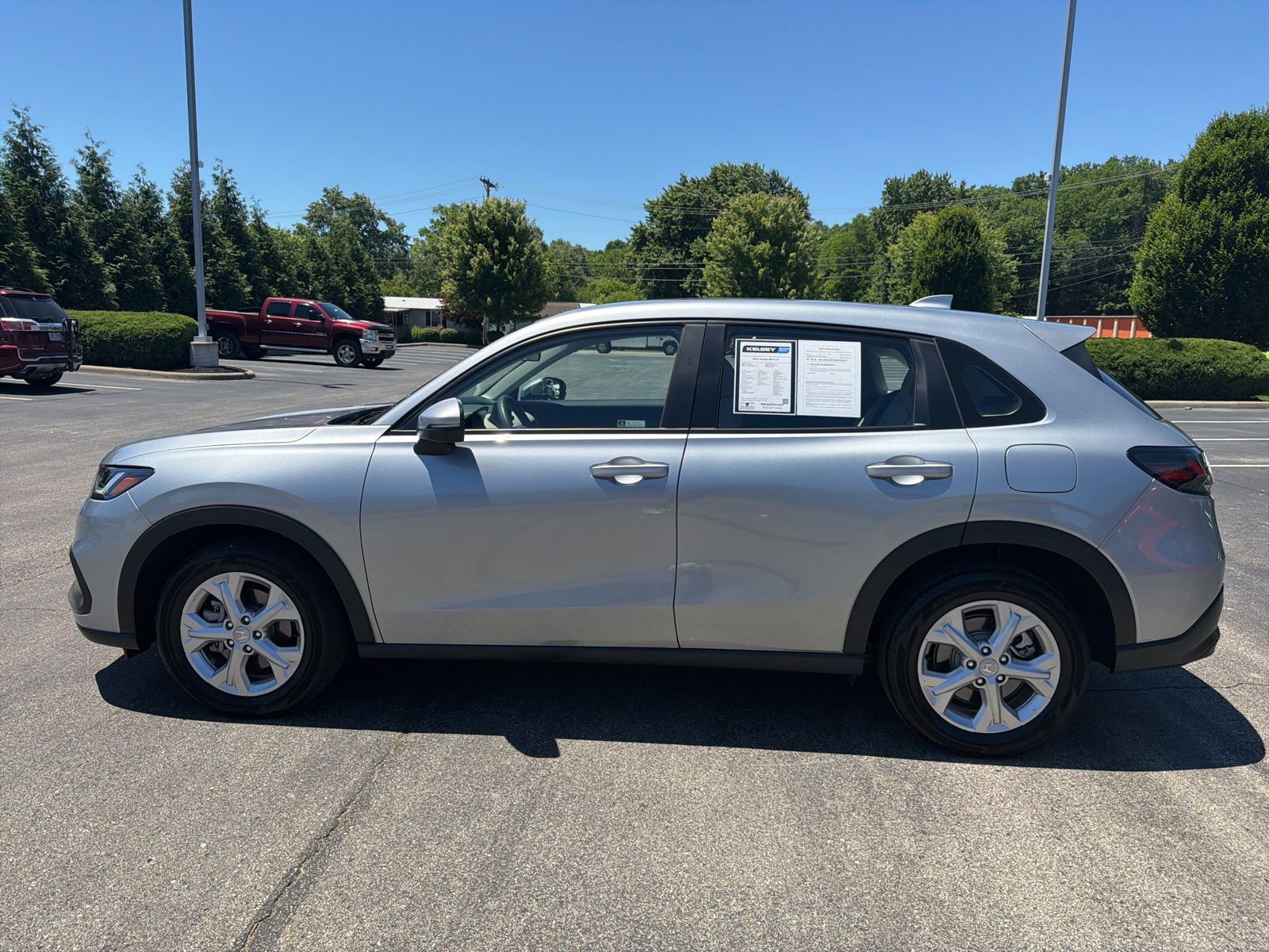 Used 2023 Honda HR-V LX image 2