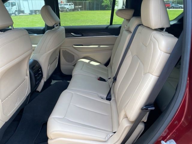 Used 2025 Jeep Grand Cherokee L Limited AWD/4WD image 32