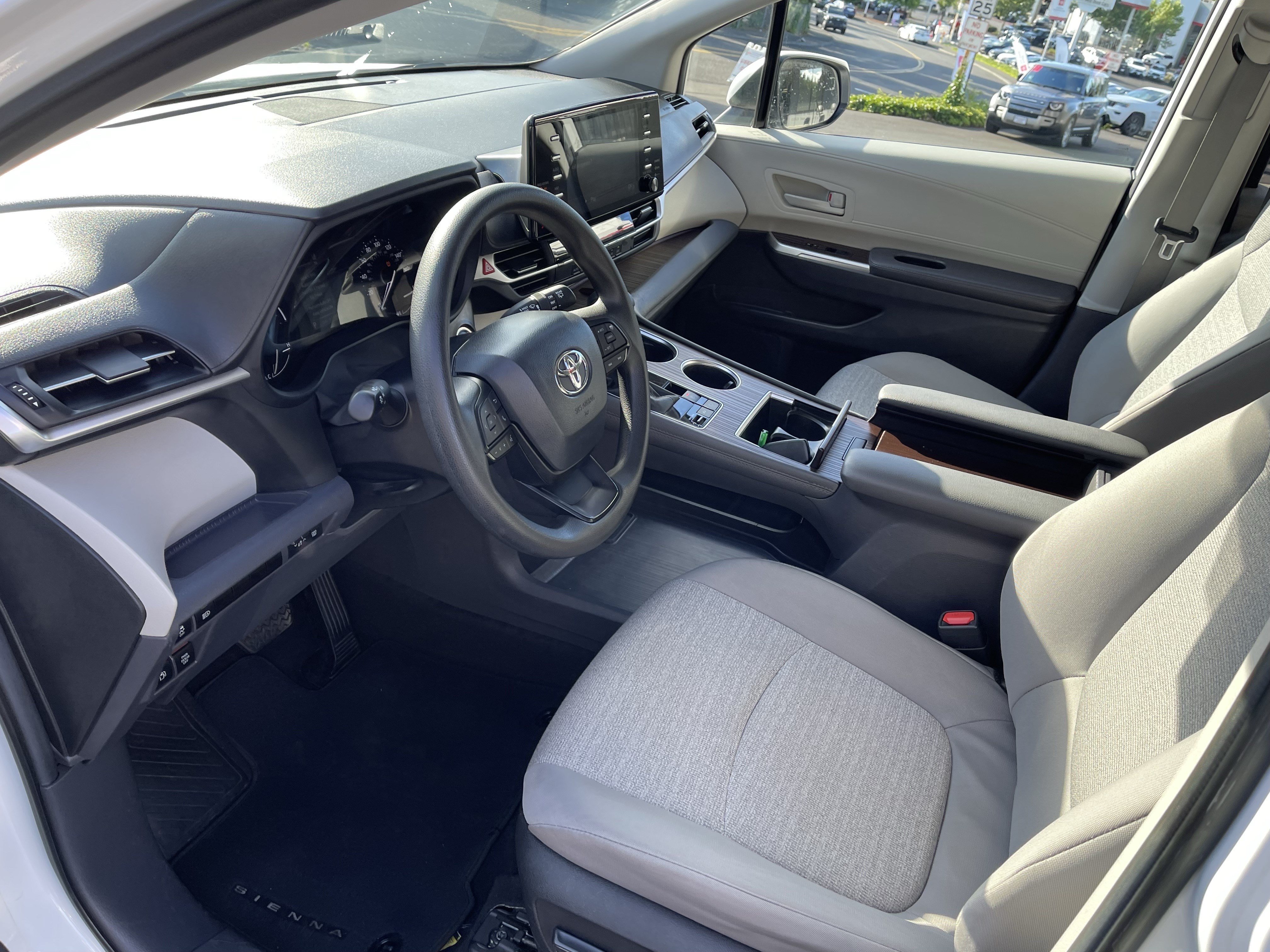 Certified 2024 Toyota Sienna LE AWD/4WD image 9