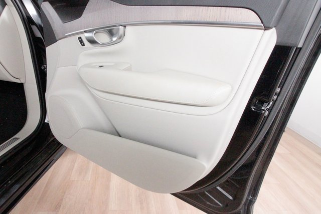Certified 2024 Volvo XC90 B6 Plus image 20