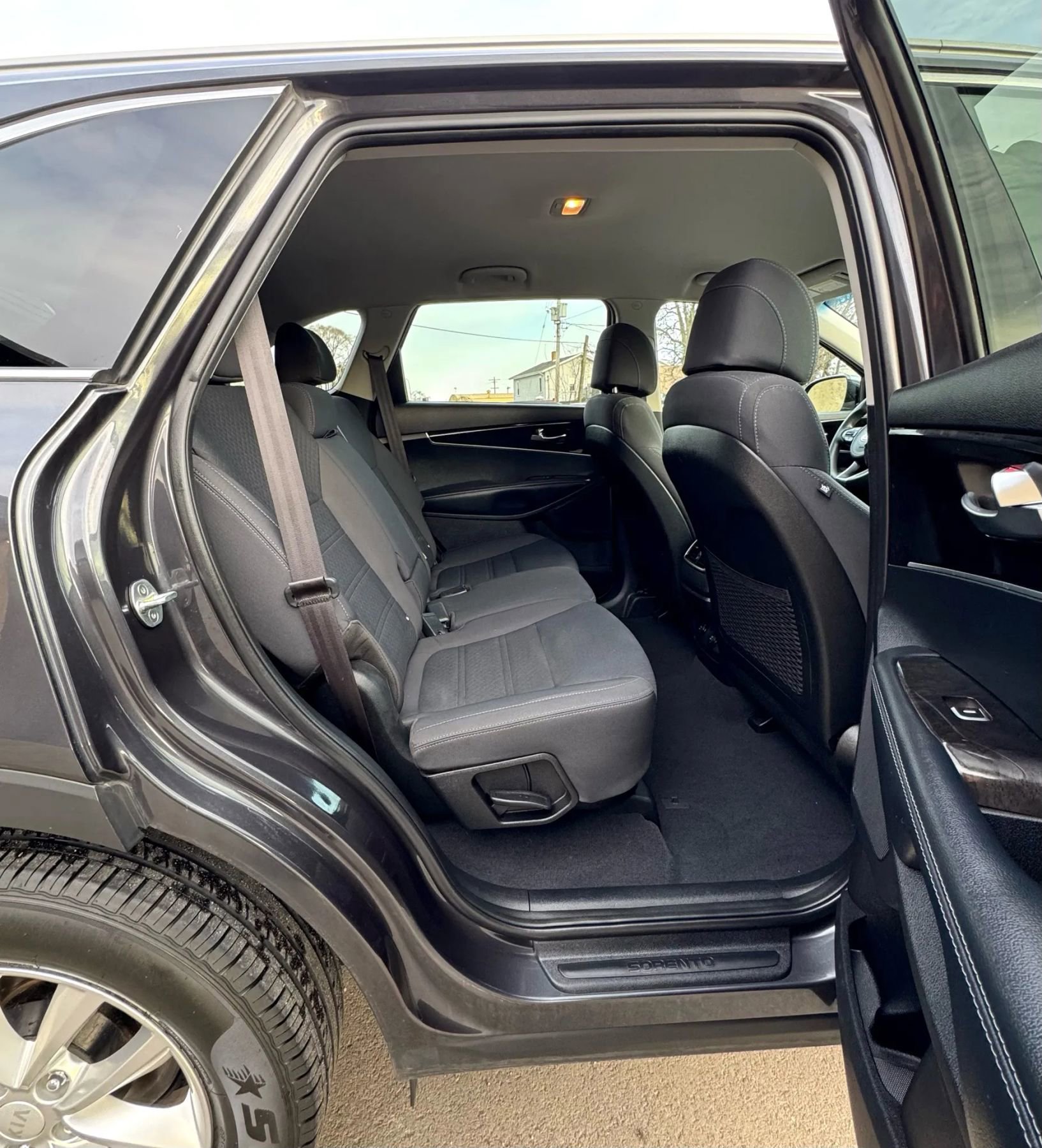 Used 2017 Kia Sorento LX image 8