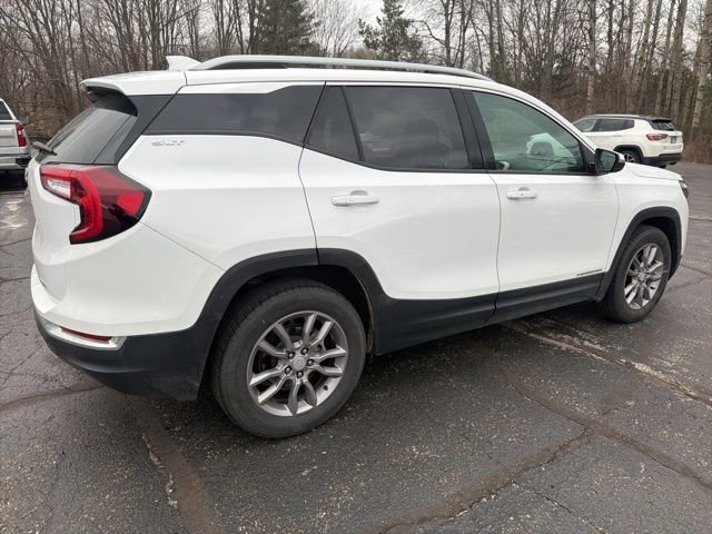 Used 2024 GMC Terrain SLT image 3