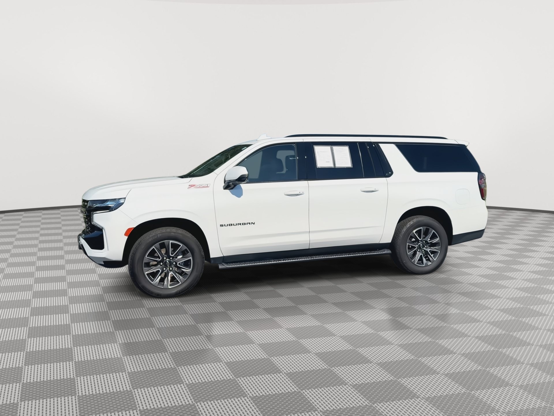 Certified 2023 Chevrolet Suburban Z71 w/ Luxury Package AWD/4WD image 5