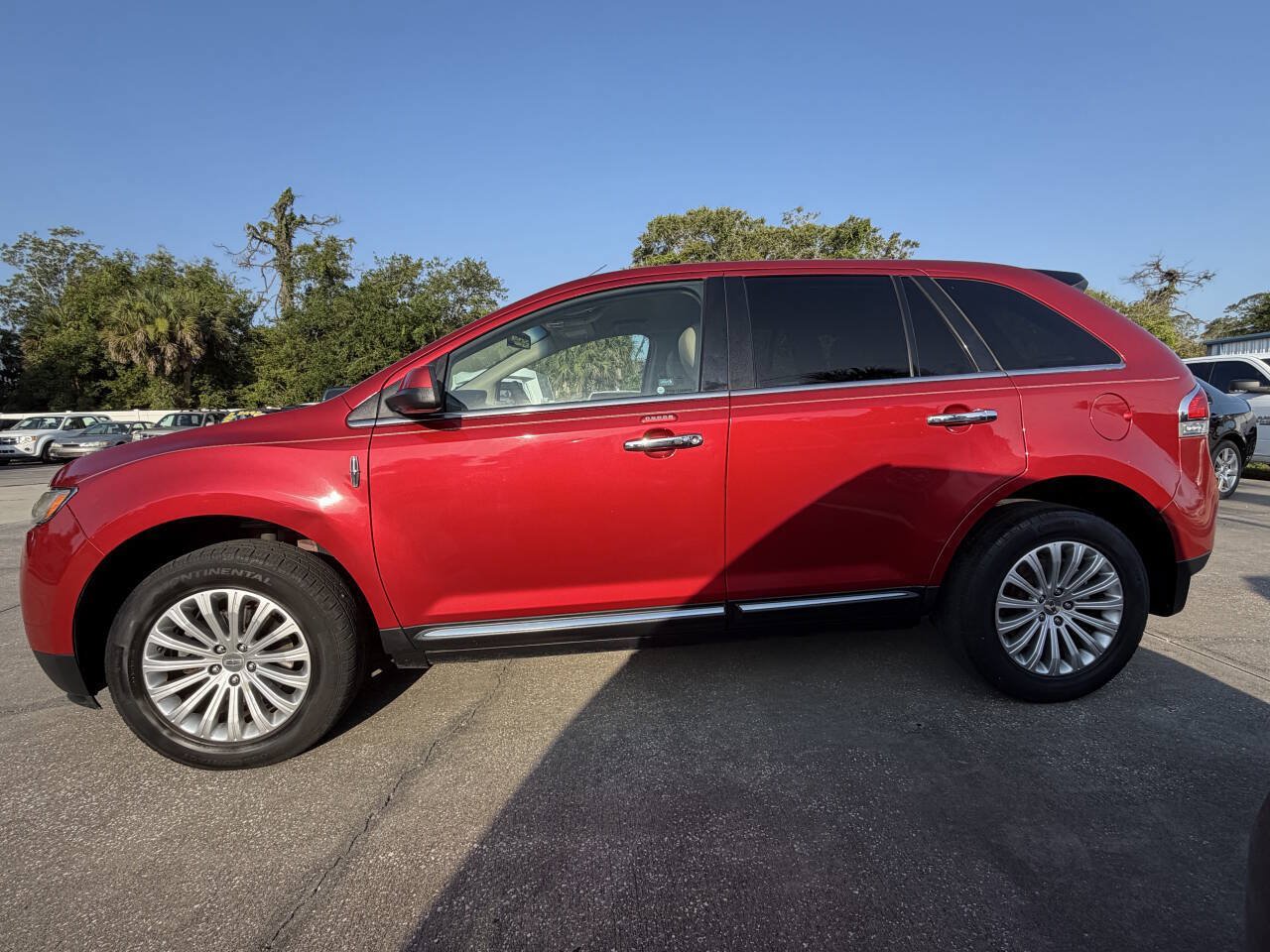 Used 2012 Lincoln MKX FWD image 5