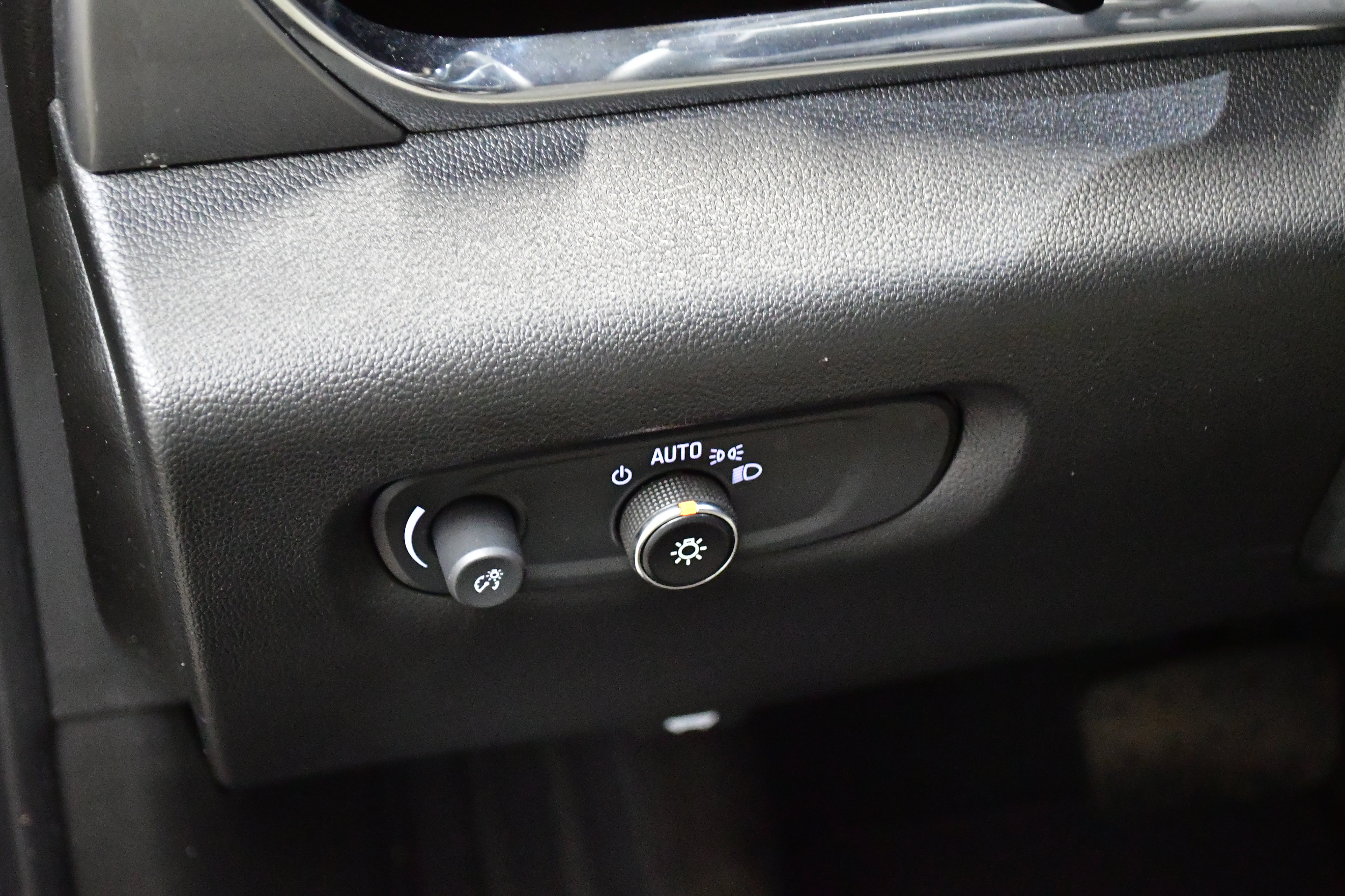 Used 2023 Chevrolet Traverse LS FWD image 18