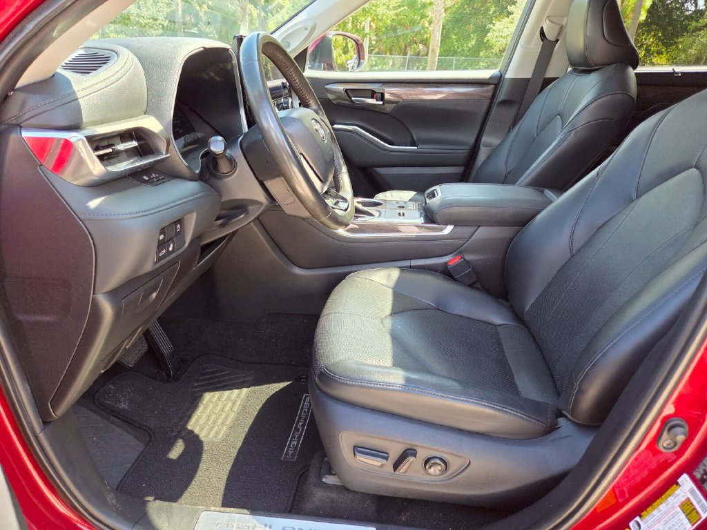 Used 2023 Toyota Highlander Limited FWD image 27