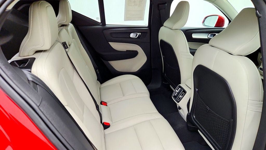 Used 2021 Volvo XC40 T5 Momentum w/ Premium Package AWD/4WD image 23
