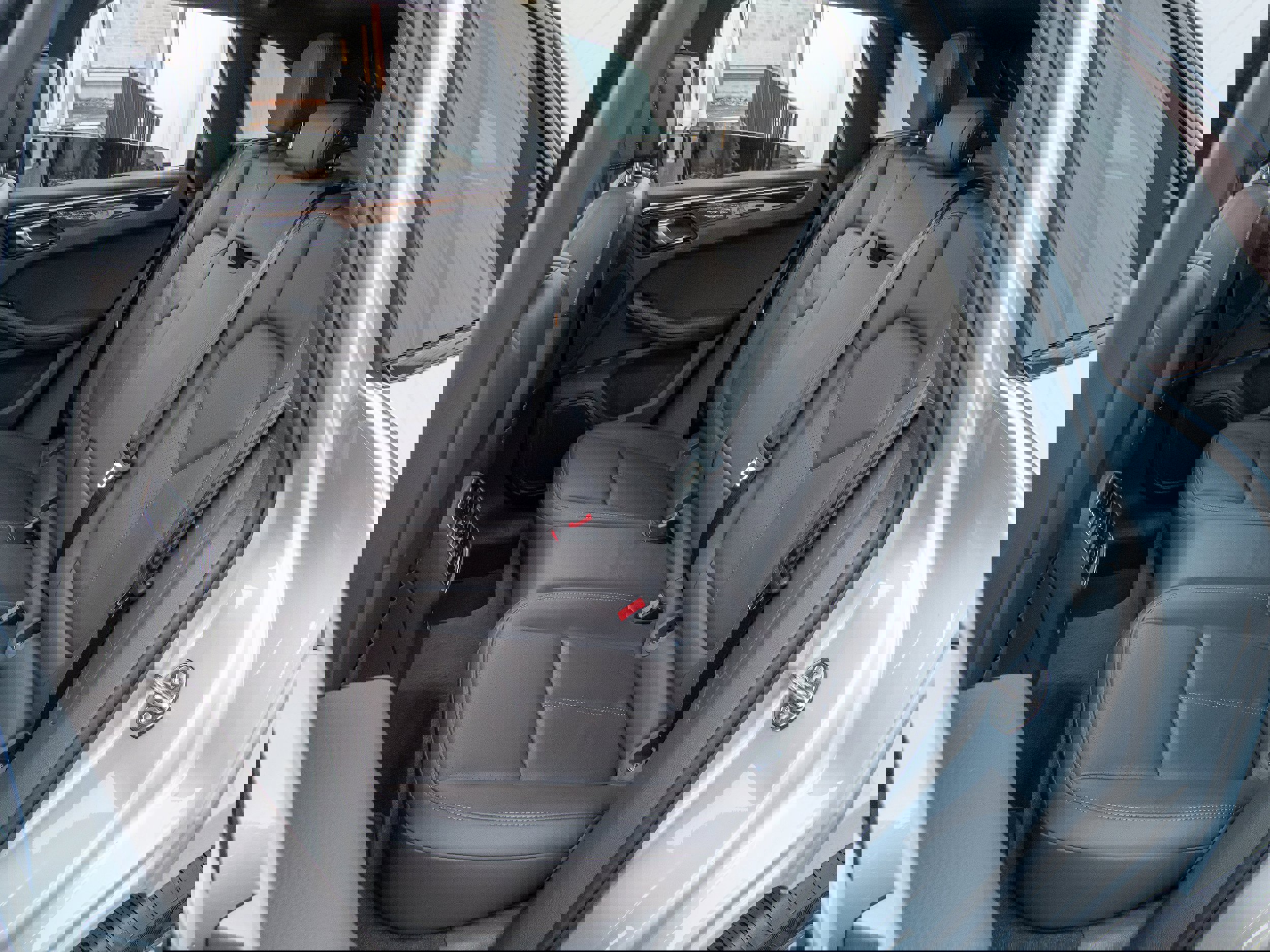 Used 2023 Porsche Macan image 37