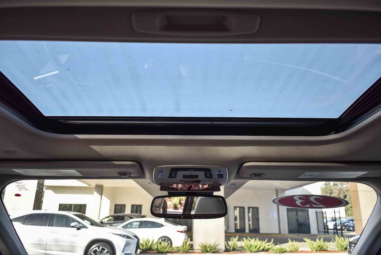 Used 2023 Toyota Sienna Limited image 14