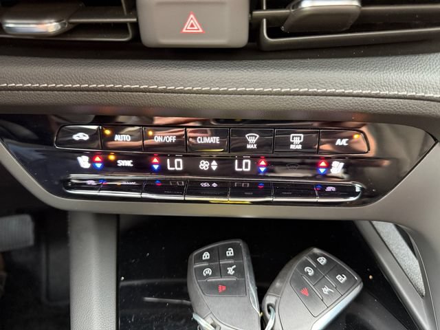 Used 2023 Buick Envision Avenir AWD/4WD image 35