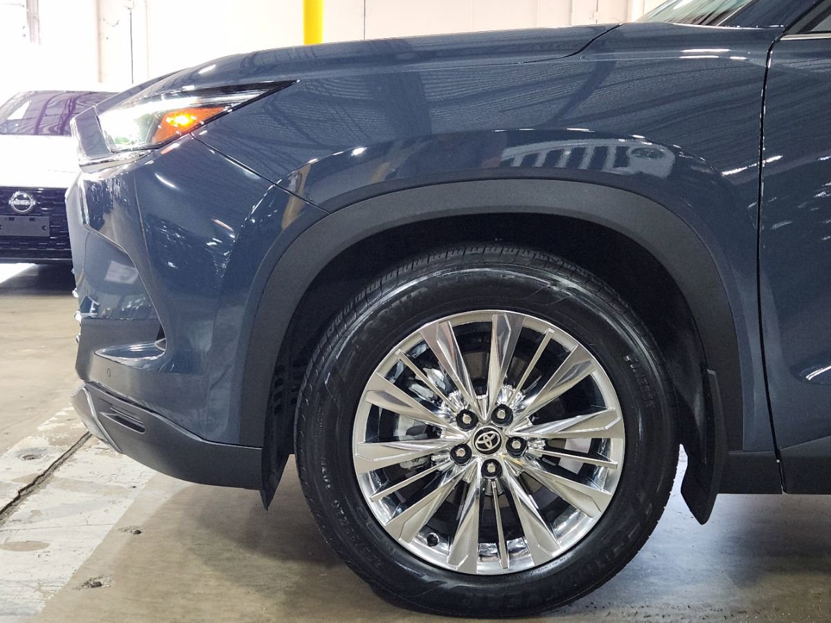 Used 2024 Toyota Grand Highlander AWD image 5