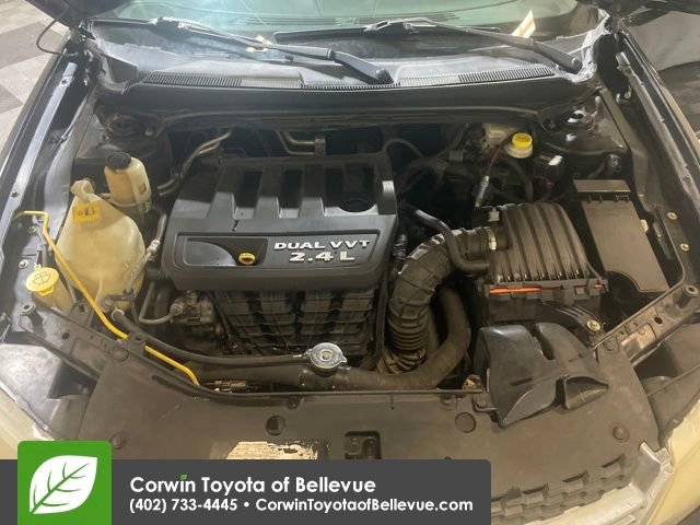 Used 2012 Dodge Avenger SXT image 25