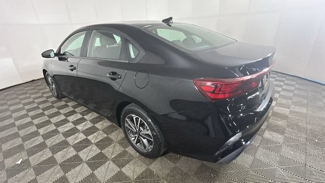 Used 2024 Kia Forte LXS w/ LXS Technology Package FWD image 4