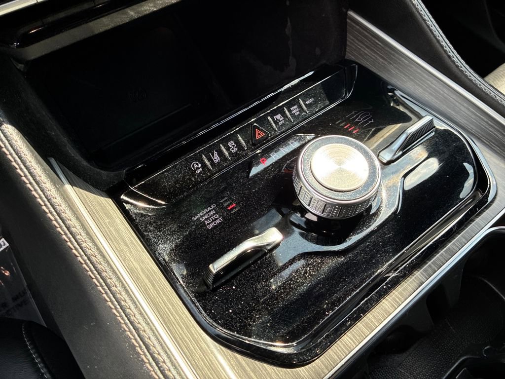 Used 2024 Jeep Wagoneer L Series III w/ Flexible Seating Group image 35