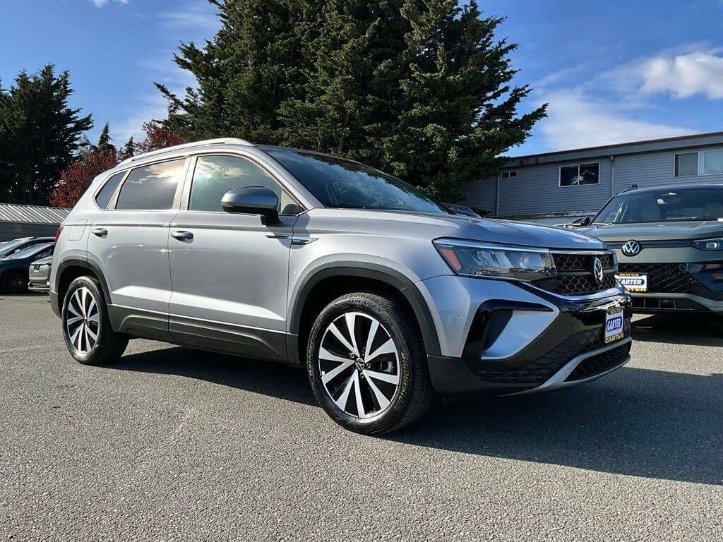 Certified 2022 Volkswagen Taos SE AWD/4WD image 2