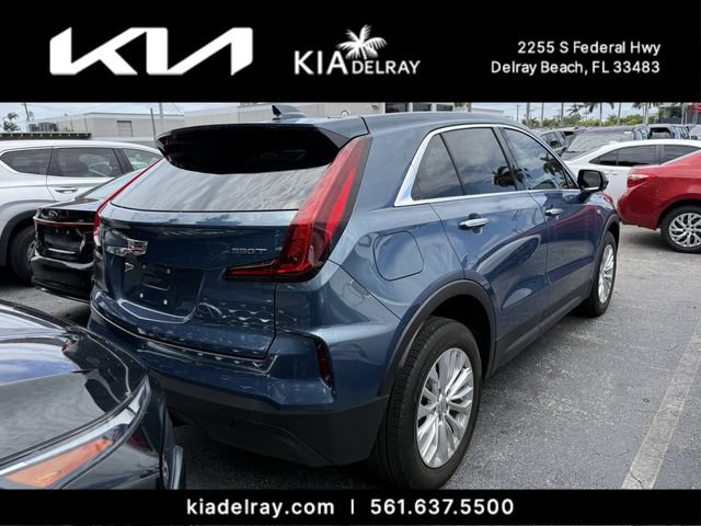 Used 2024 Cadillac XT4 Luxury w/ Cold Weather Package FWD image 7
