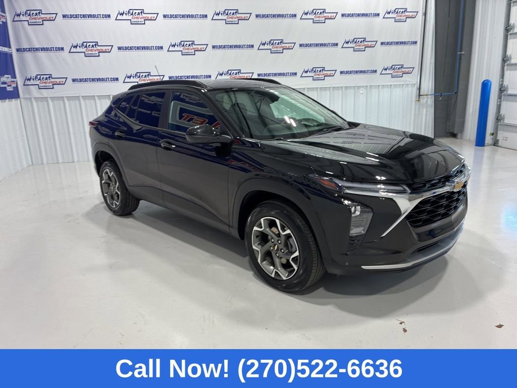 Used 2025 Chevrolet Trax LT image 8