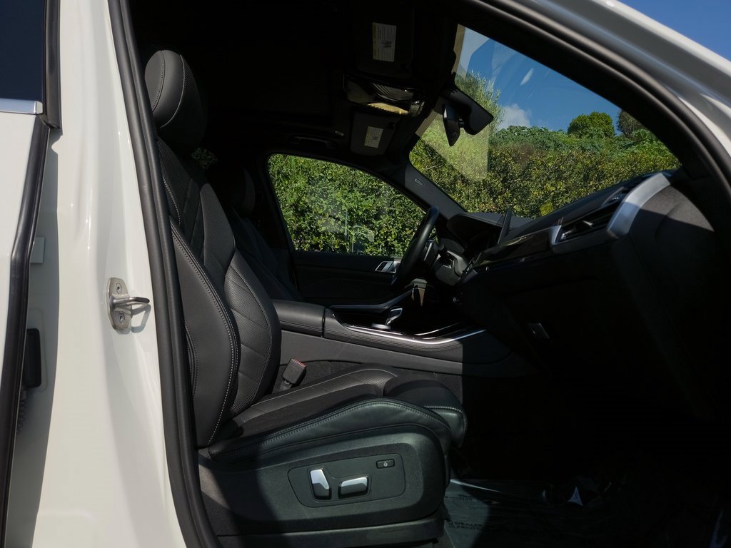 Used 2023 BMW X5 xDrive40i w/ Parking Assistance Package image 26