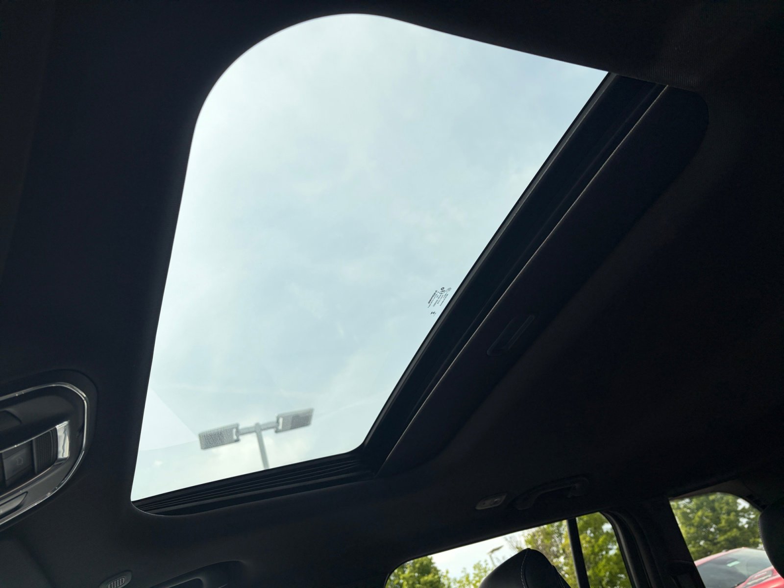 Used 2025 Jeep Grand Cherokee Altitude image 32