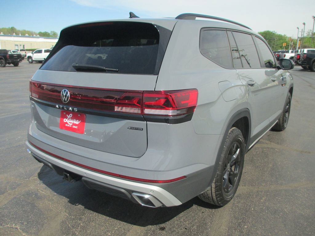 Used 2025 Volkswagen Atlas Peak Edition SE AWD/4WD image 4