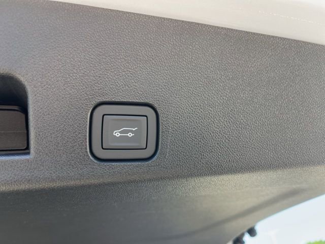 New 2026 Chevrolet Traverse RS w/ LPO, Floor Liner Package FWD image 9