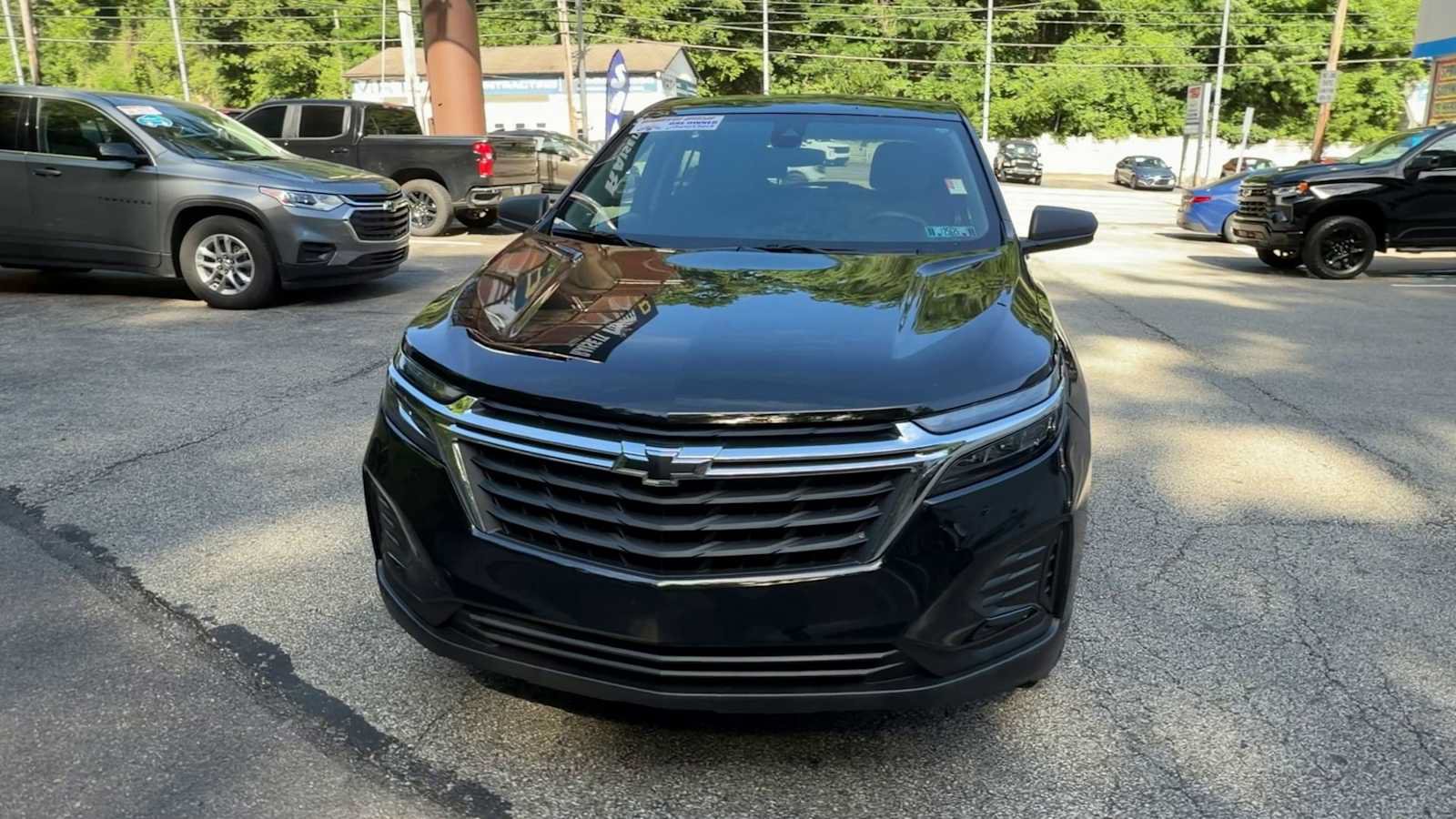 Used 2023 Chevrolet Equinox LS w/ LS Convenience Package AWD/4WD image 3