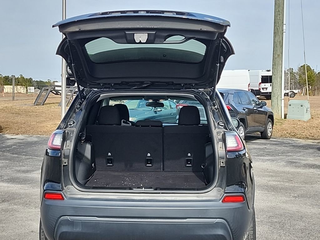 Certified 2019 Jeep Cherokee Latitude w/ Popular Appearance Group image 20