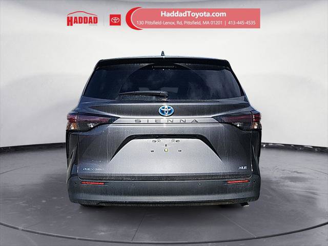 Certified 2025 Toyota Sienna XLE image 4