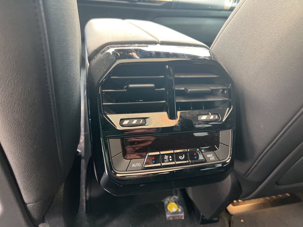 Used 2022 BMW iX xDrive50 w/ Premium Package image 10