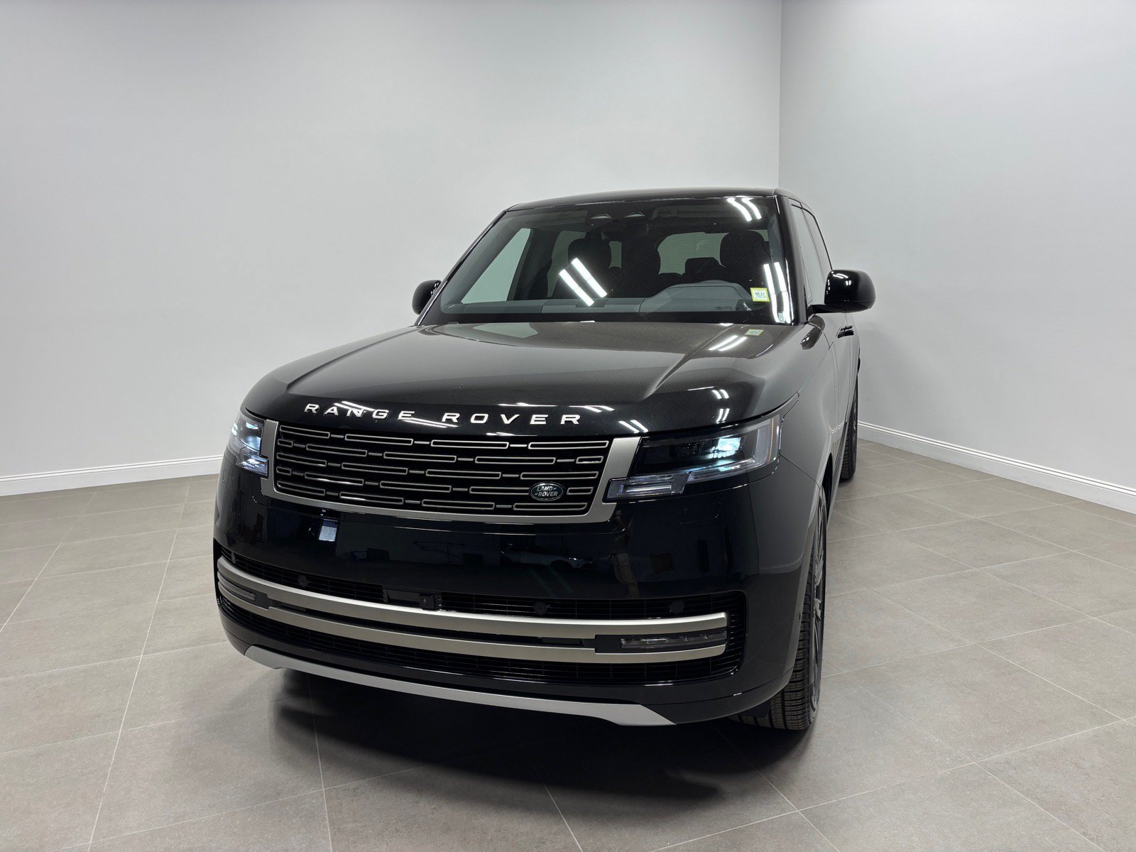 New 2027 Land Rover Range Rover Long Wheelbase SE AWD/4WD image 2