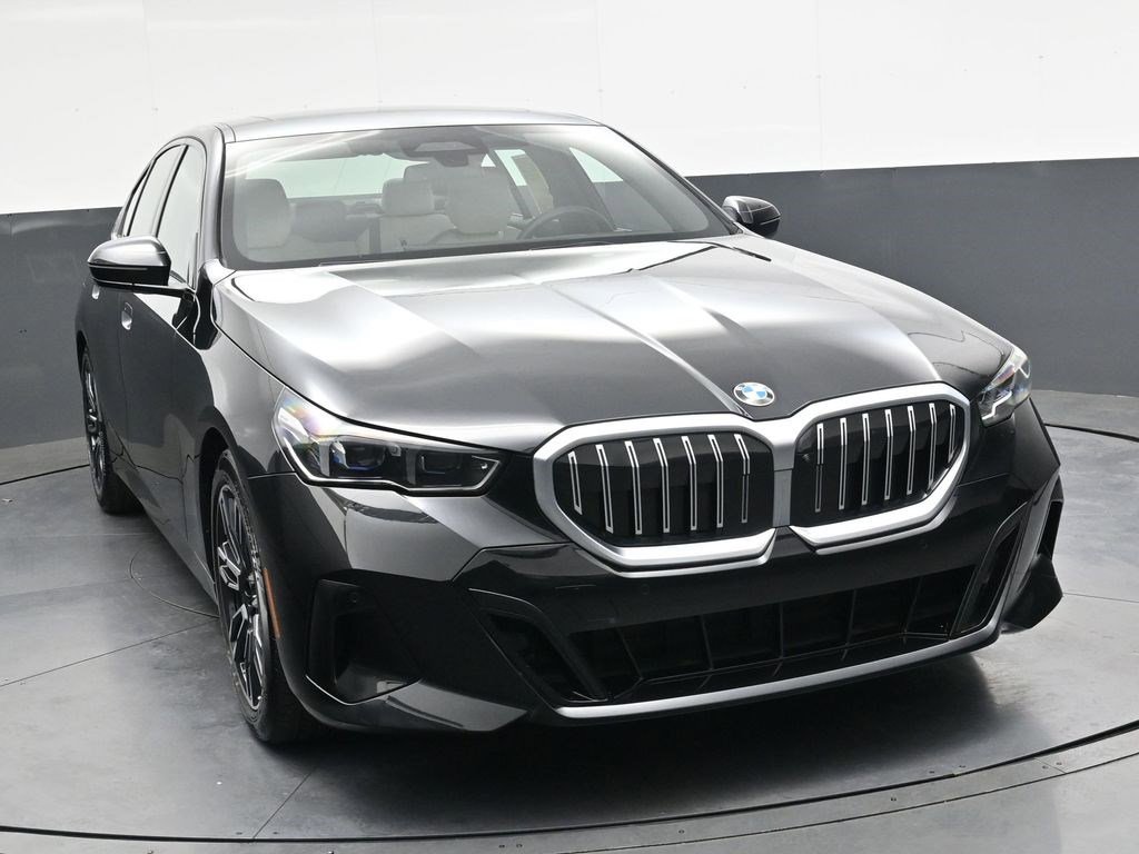 Used 2024 BMW 540i xDrive w/ Premium Package AWD/4WD image 9