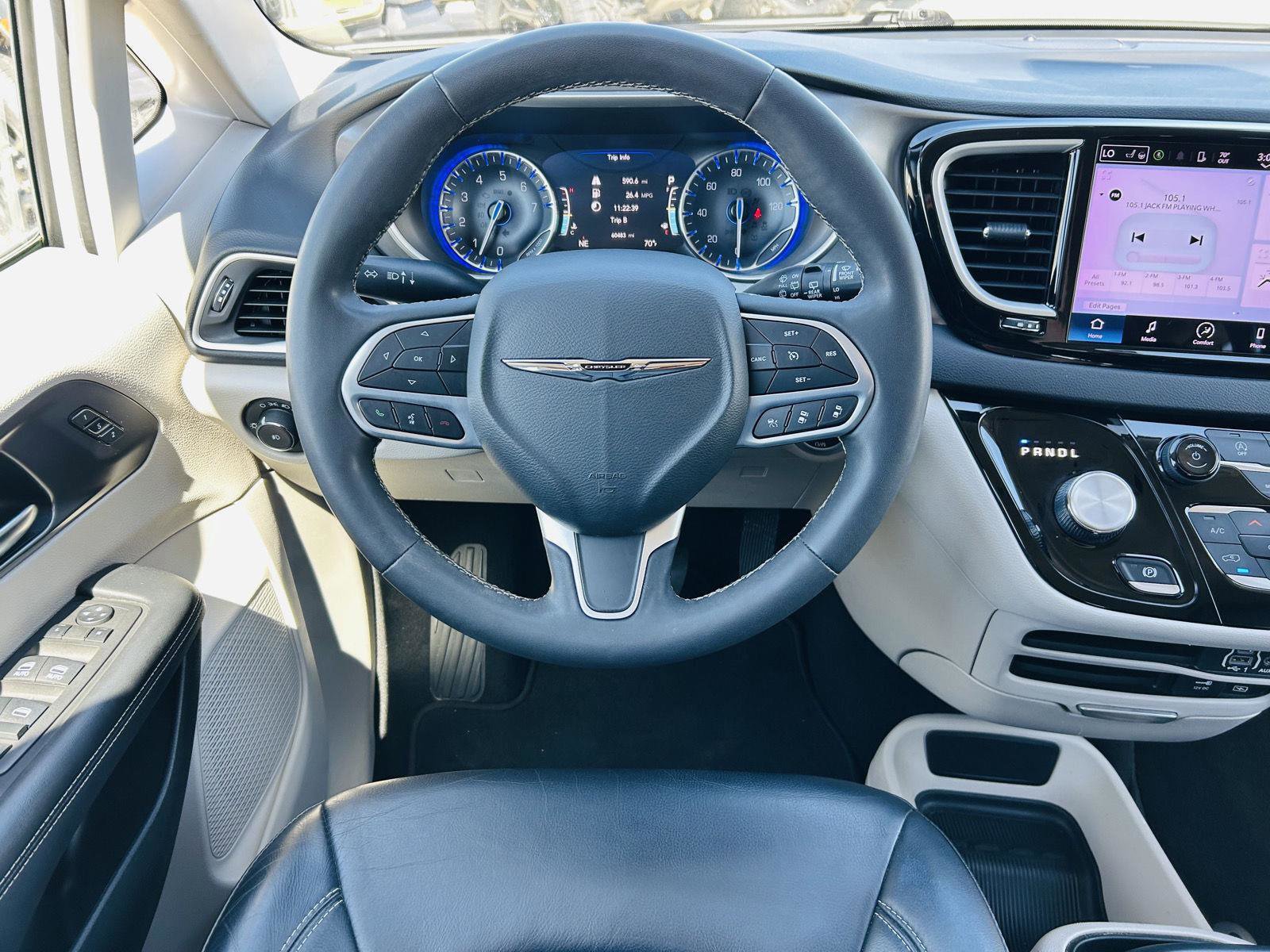 Used 2022 Chrysler Pacifica Touring-L FWD image 14