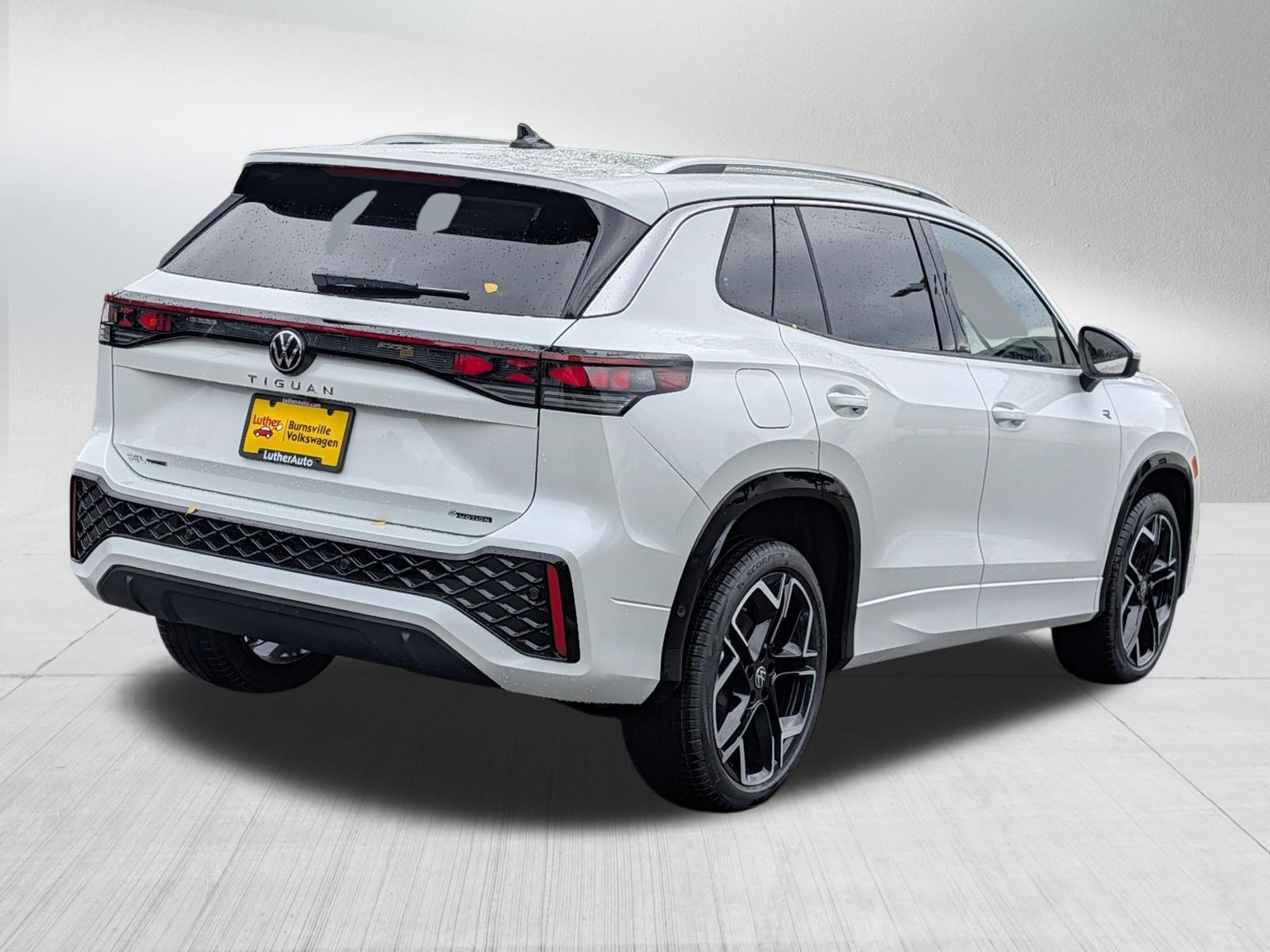 New 2026 Volkswagen Tiguan SEL R-Line AWD/4WD image 4