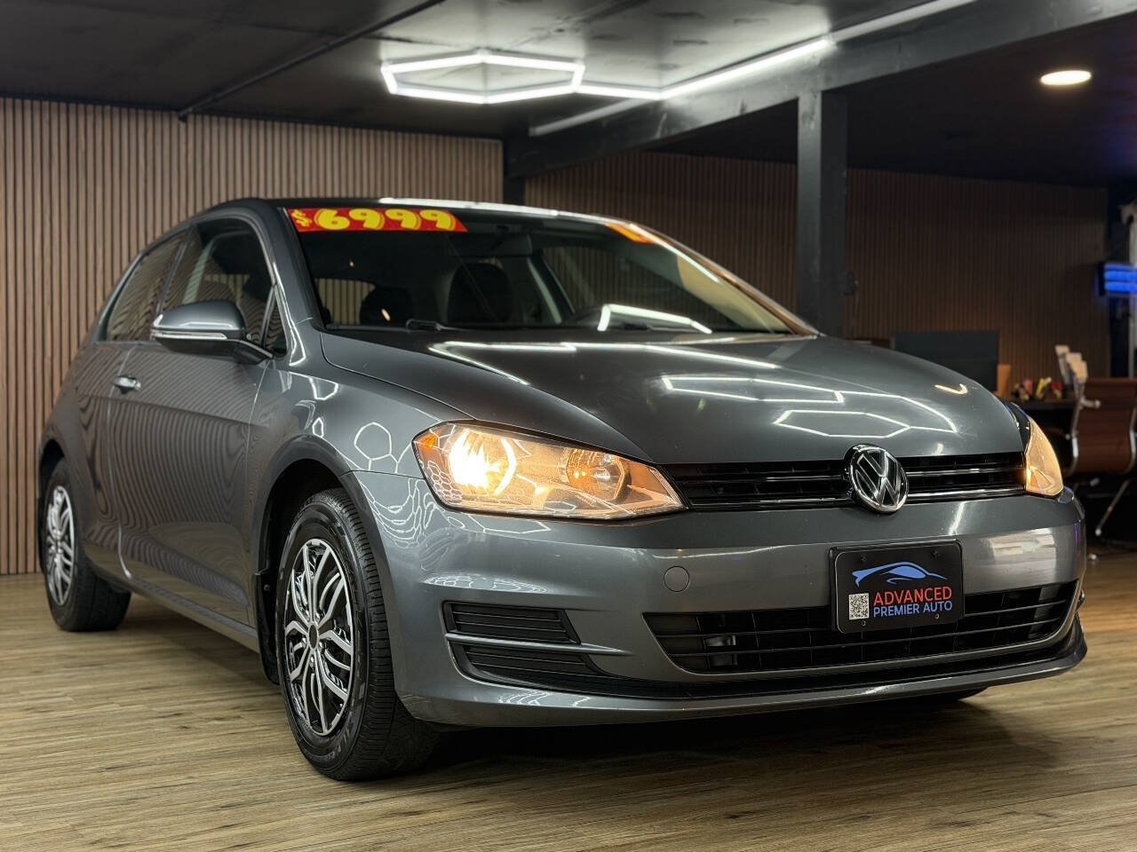 Used 2015 Volkswagen Golf S FWD image 3