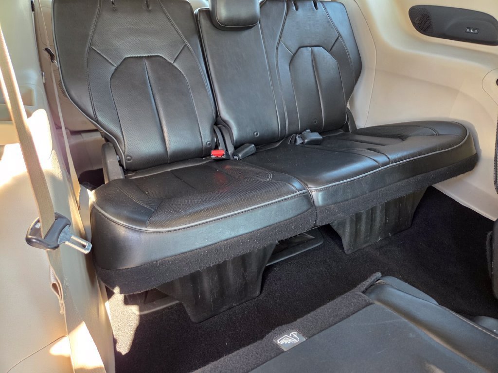 Used 2019 Chrysler Pacifica Limited FWD image 20
