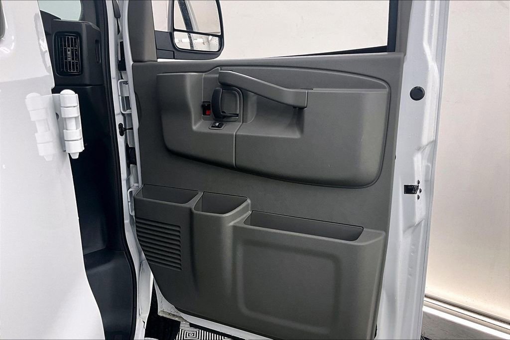 Used 2025 Chevrolet Express 2500 w/ Driver Convenience Package RWD image 23