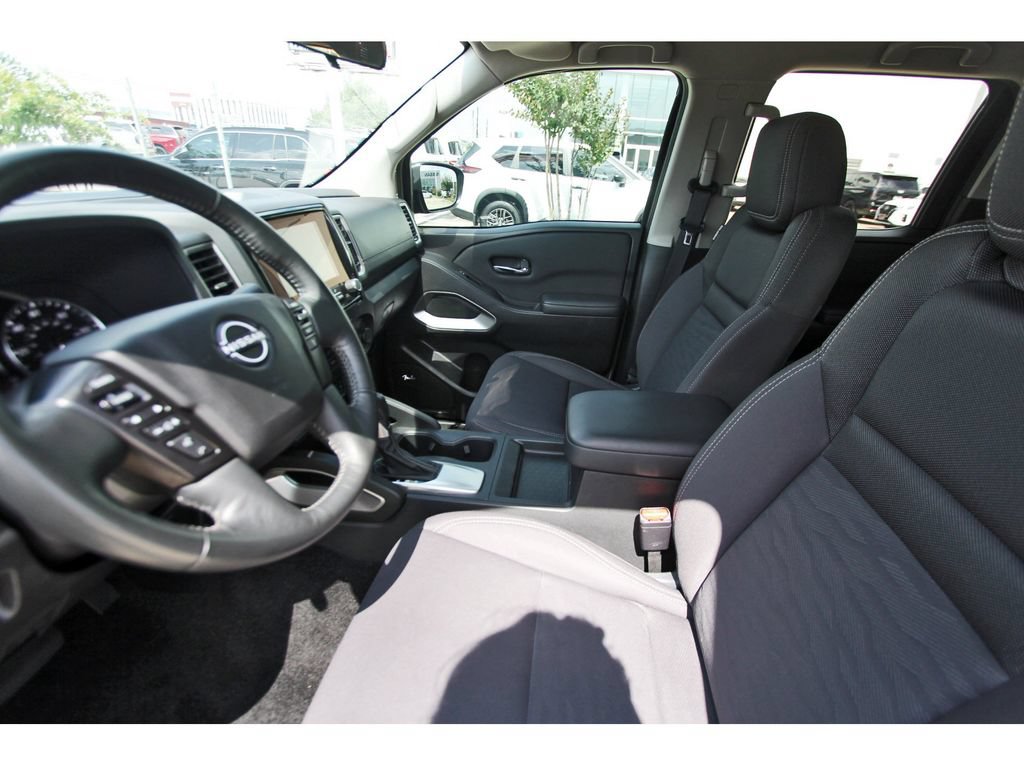Used 2023 Nissan Frontier SV w/ SV Convenience Package AWD/4WD image 12