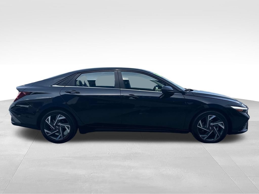 Used 2024 Hyundai Elantra SEL w/ Convenience Package FWD image 7