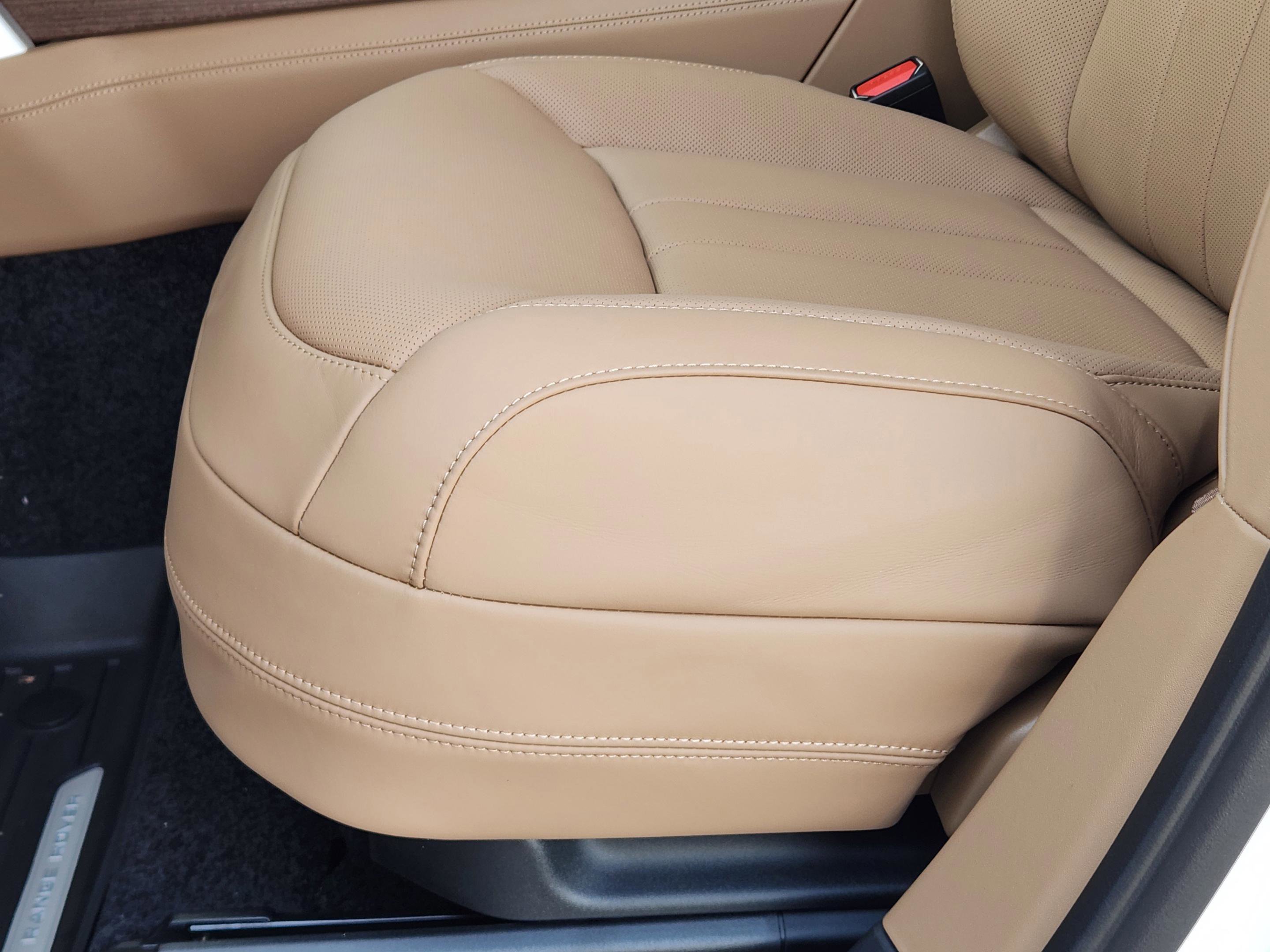 New 2026 Land Rover Range Rover Long Wheelbase Autobiography image 18