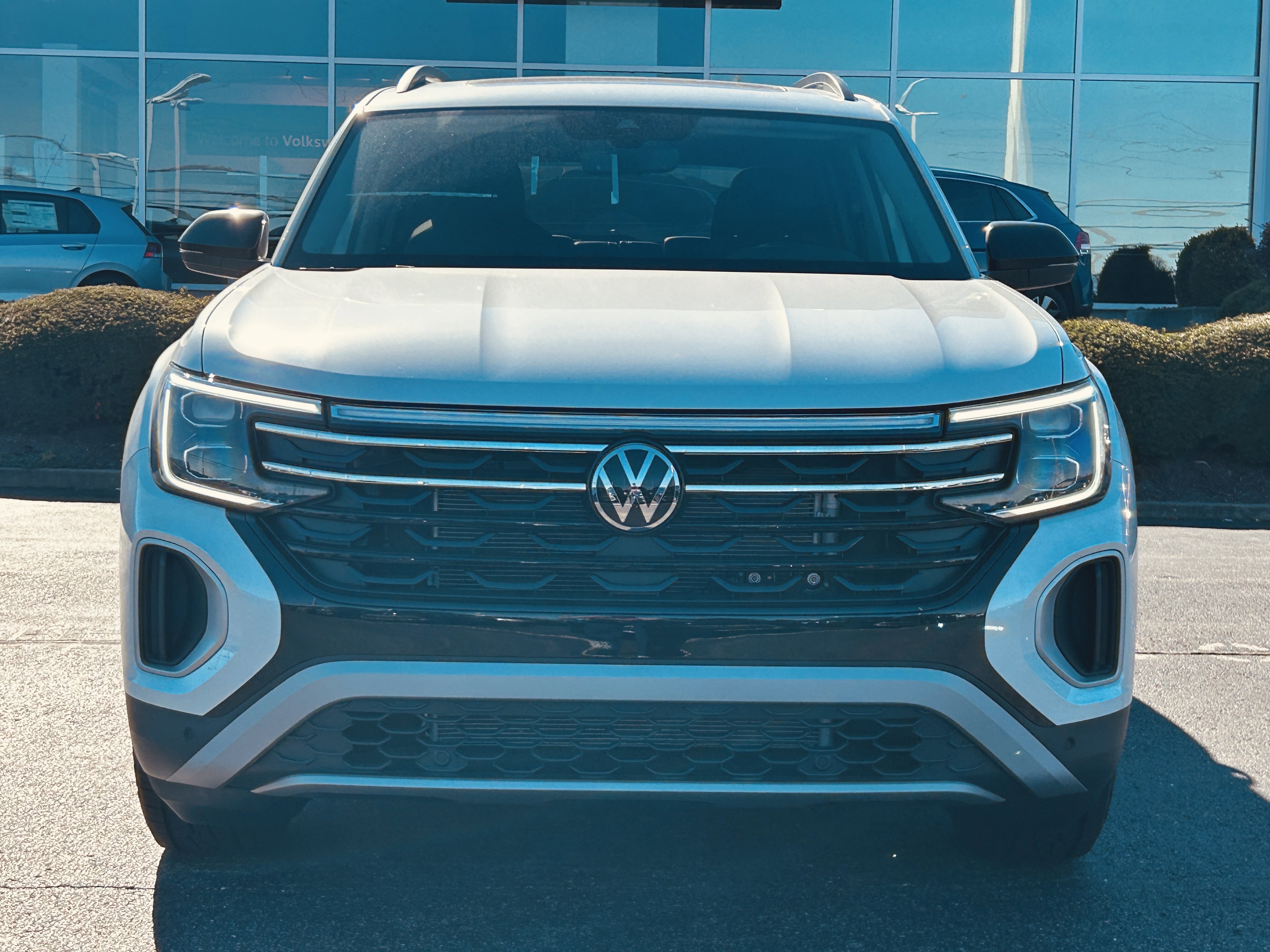 New 2026 Volkswagen Atlas Peak Edition image 2